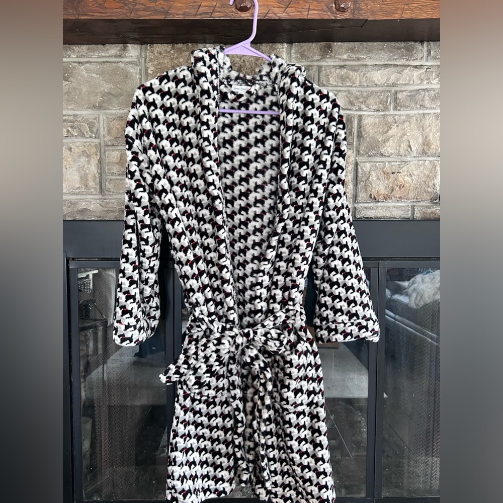 Vera Bradley Dog Patterned Robe // check bio for more shipping options